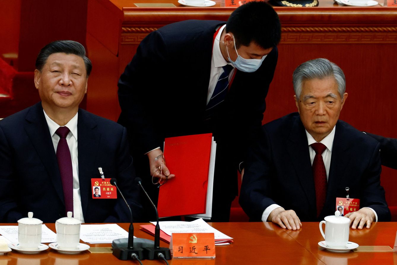 Xi Jinping y Hu Jintao. (Reuters/Tingshu Wang)
