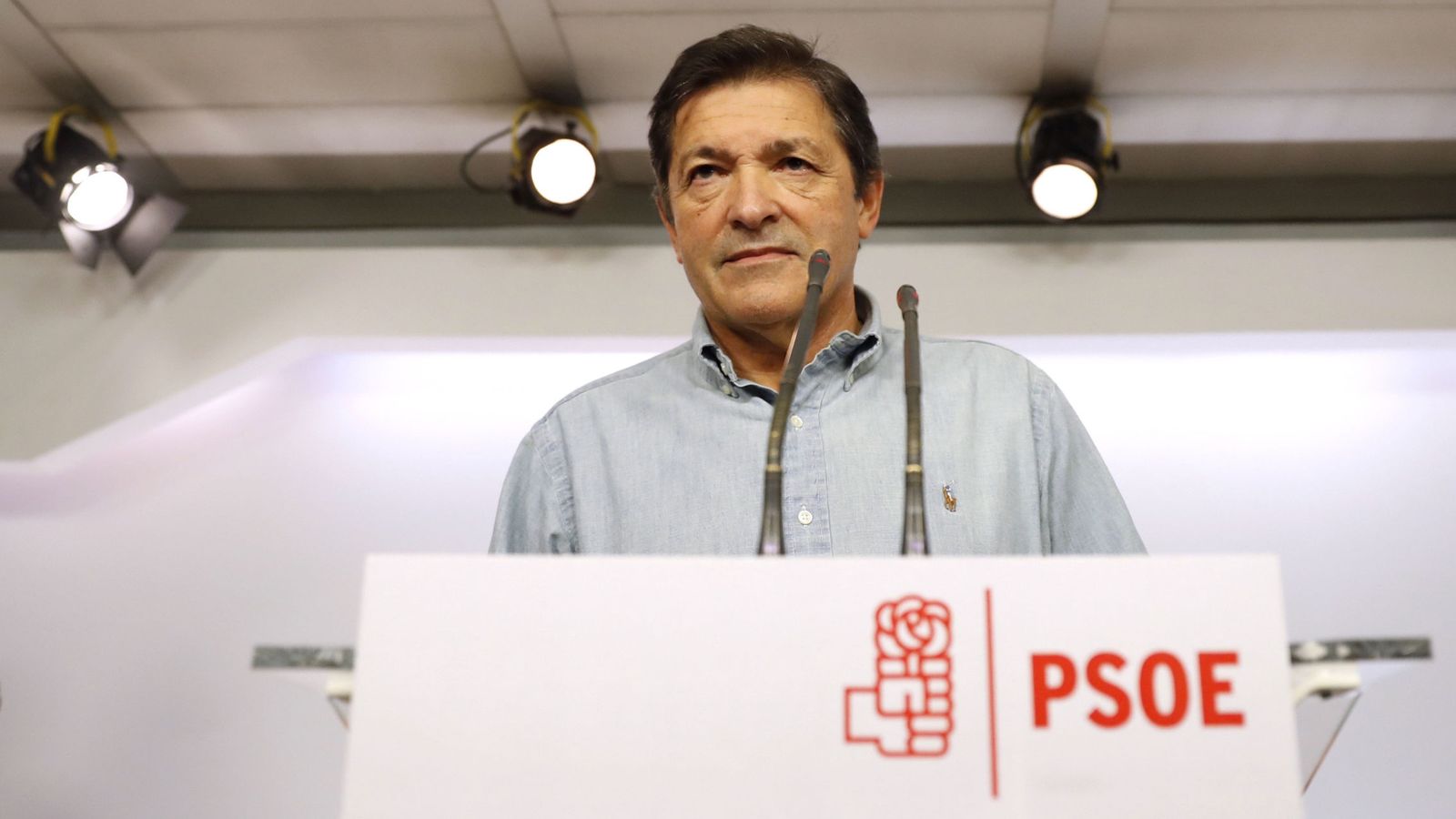 Foto: El presidente de la gestora del PSOE, Javier Fernández (Efe).