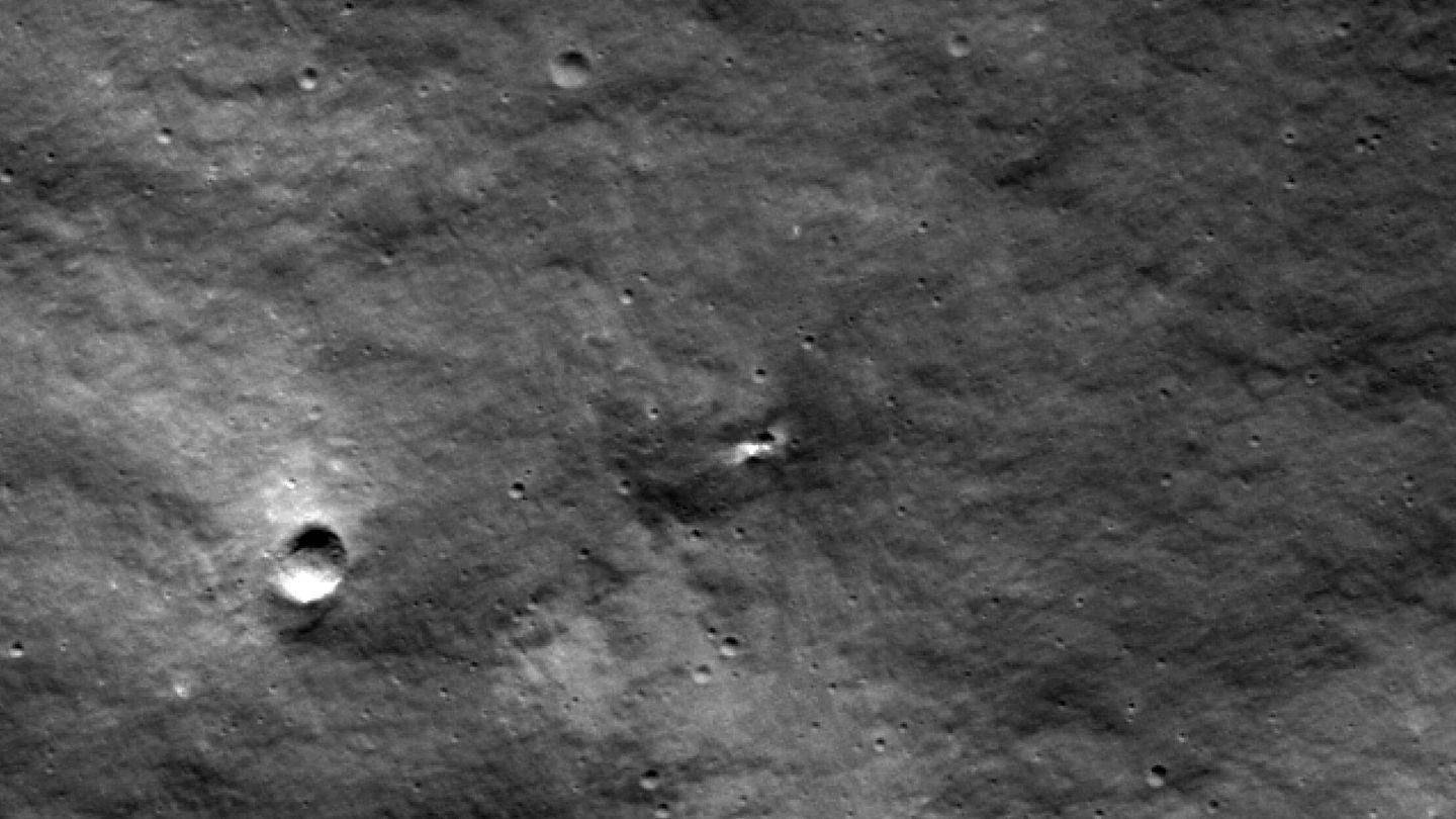 Imágenes de la NASA de la superficie lunar. (EFE)