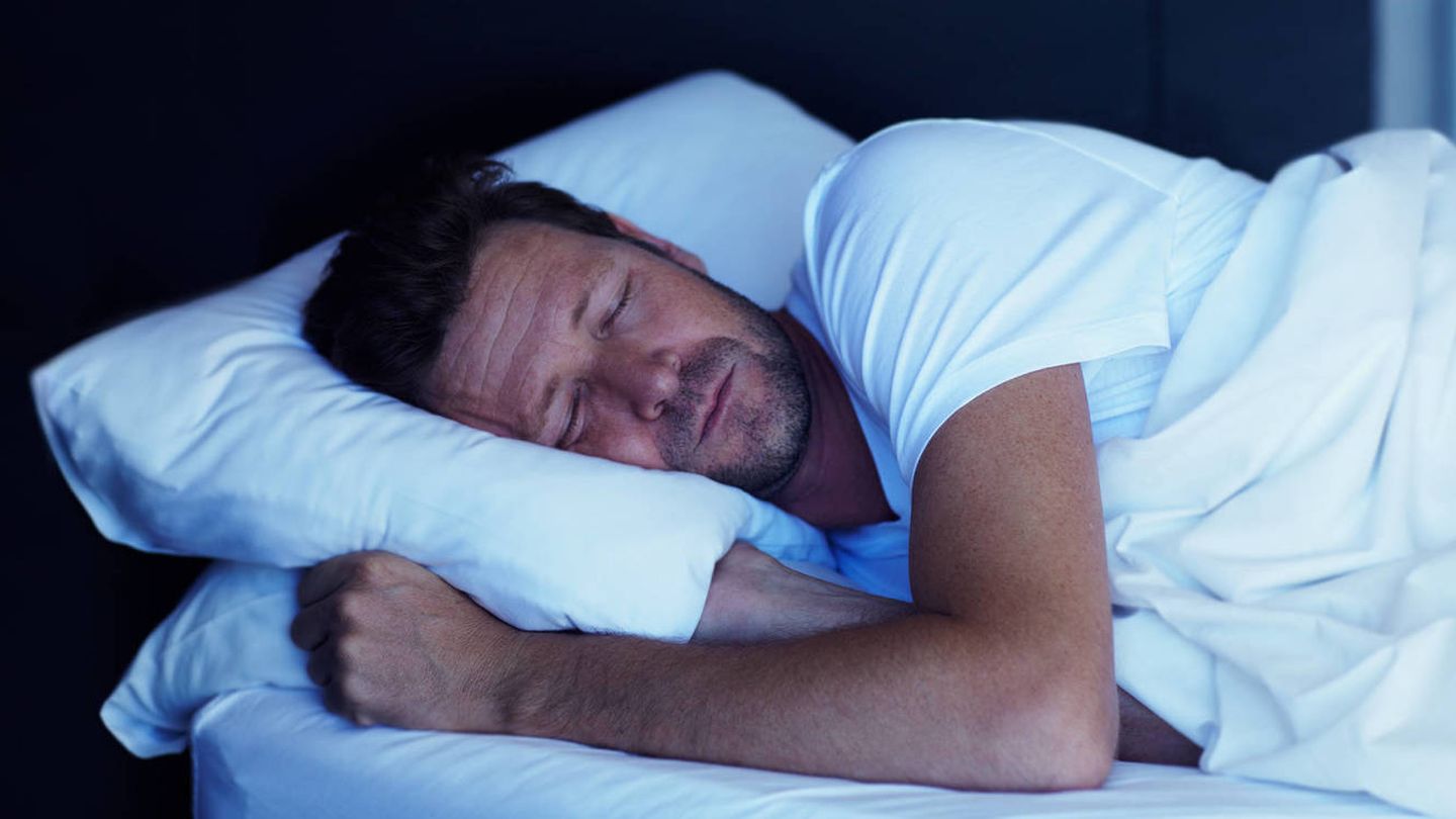 Los expertos recomiendan dormir entre 7 y 8 horas diarias. (iStock)