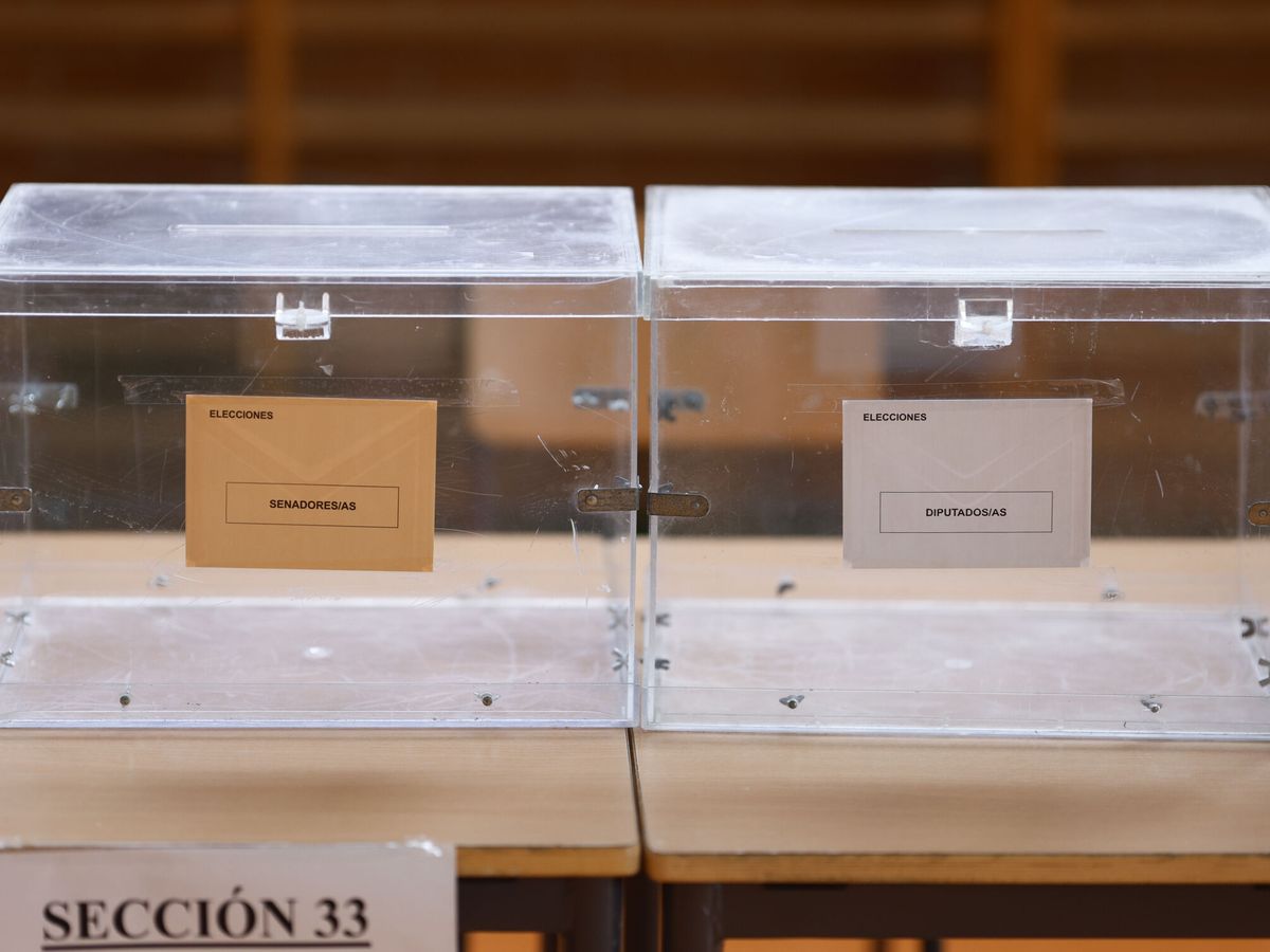 Foto: Urnas vacías en un colegio electoral de Madrid, en la jornada de reflexión antes del 23-J. (EFE/Rodrigo Jiménez)