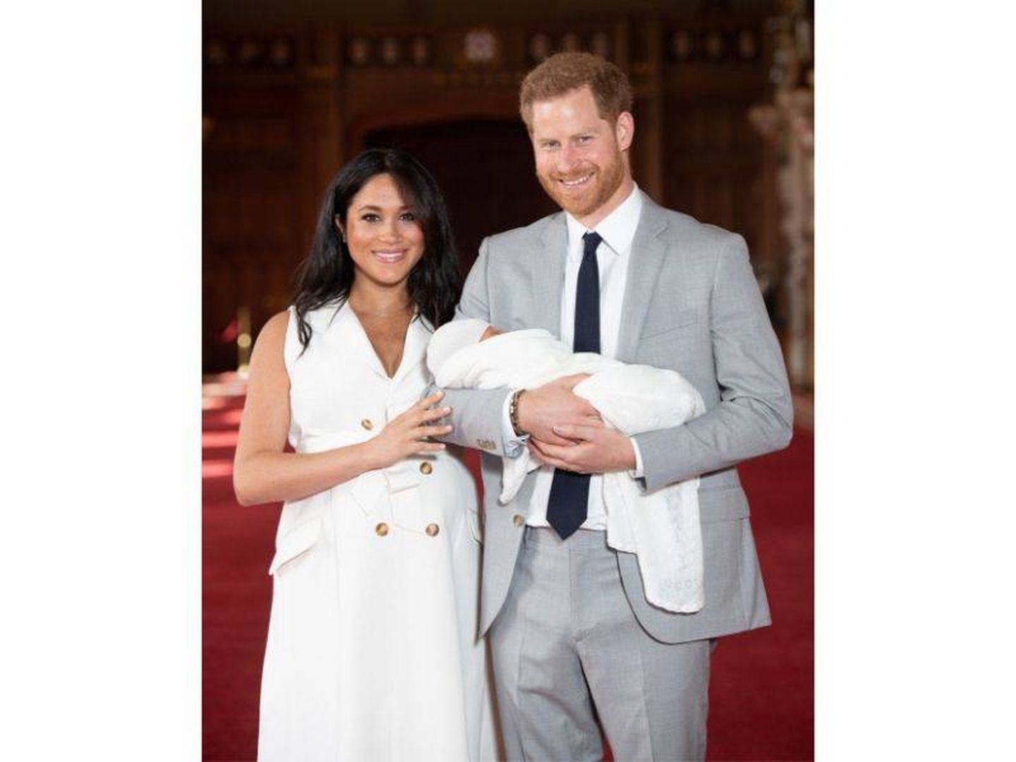 El Duque y la Duquesa de Sussex posan con su hijo por primera vez. (Getty)
