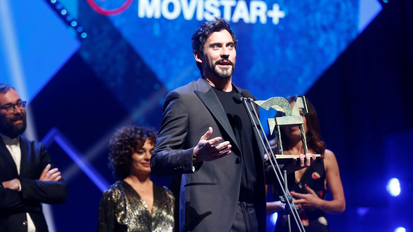 Paco León recibe el Premio Ondas nacional de televisión a la mejor serie española por 'Arde Madrid'. (EFE)
