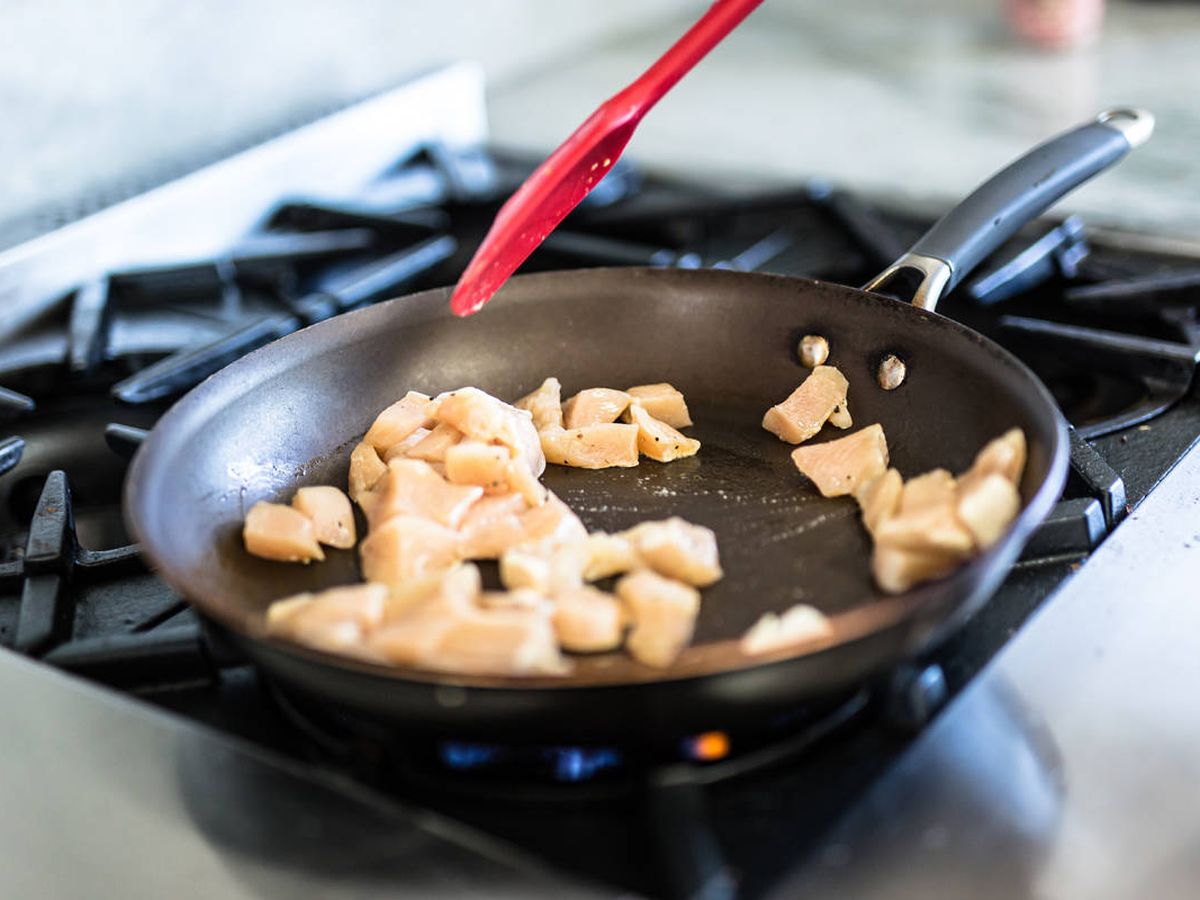 Foto: Las mejores sartenes para cocinar en casa como un profesional (Andrew Donovan Valdivia para Unsplash)