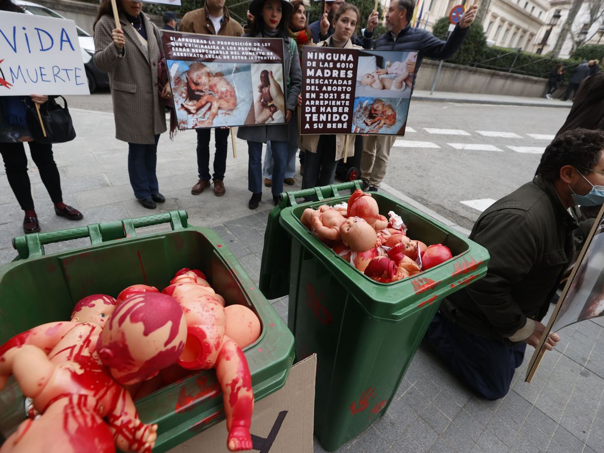 Foto: Protesta de activistas contrarios al aborto. (EFE/Lizón)