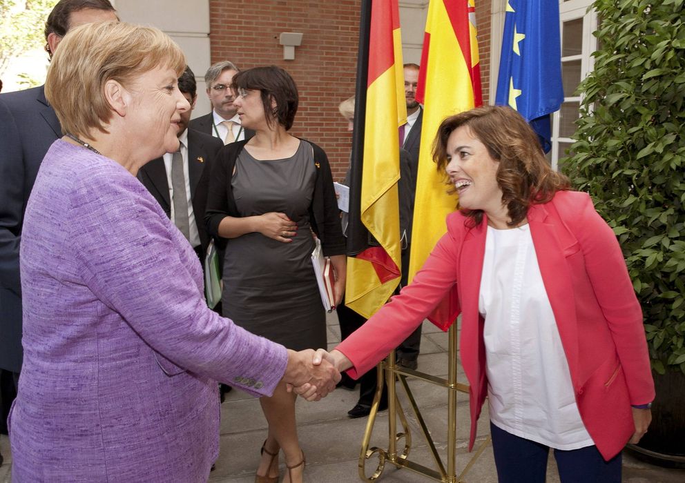 Foto: Soraya Sáenz de Santamaría y Angela Merkel. (EFE)