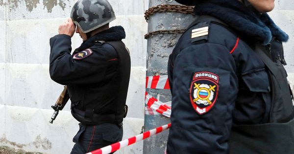 Foto: Agentes de Policía de Moscú hacen guardia (Efe)
