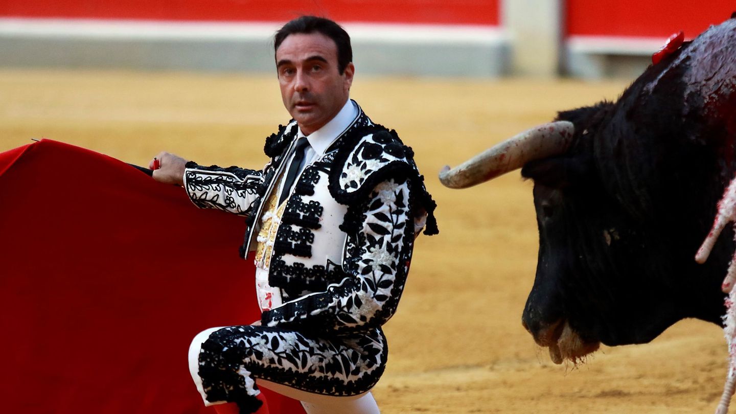 Ponce en una corrida de toros en la plaza de Granada.(EFE)