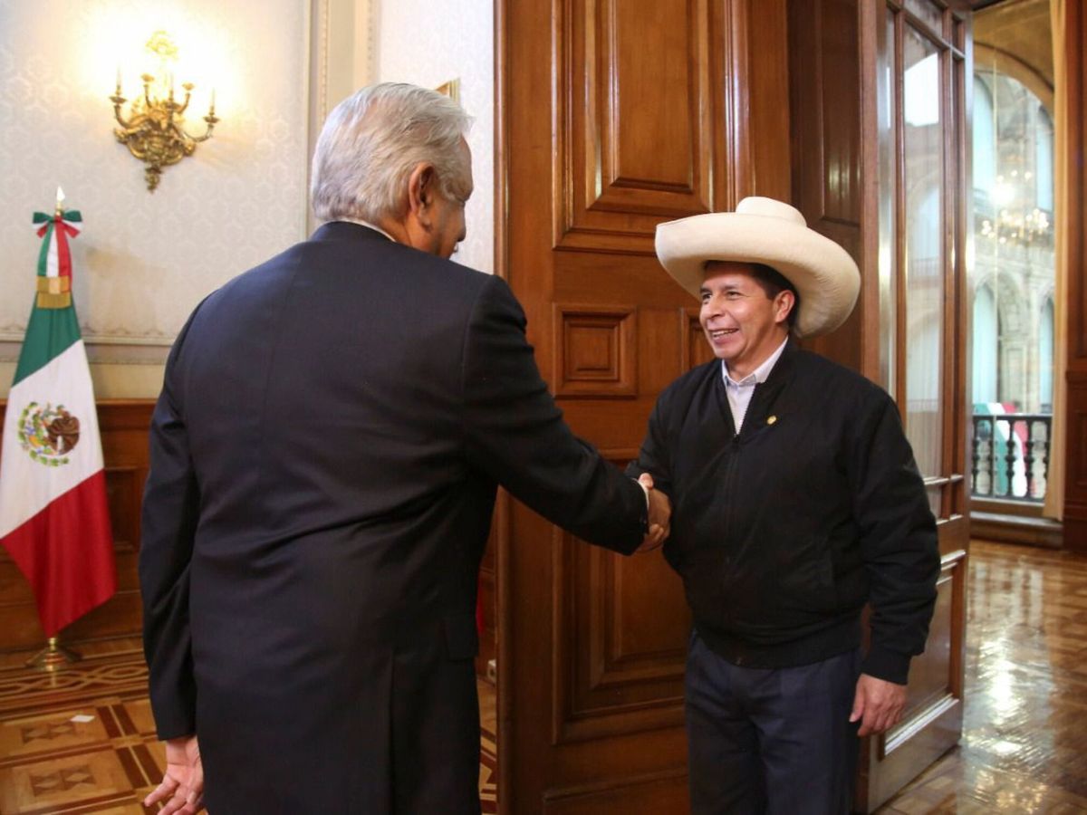 Foto: Andrés Manuel López Obrador saluda a Pedro Castillo en una foto de archivo. (Reuters)