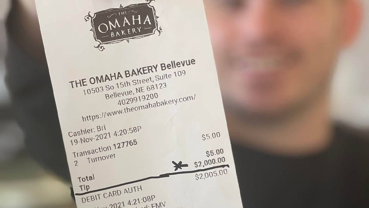 Un hombre se gasta 4 euros en una panadería y deja una propina de 1.700