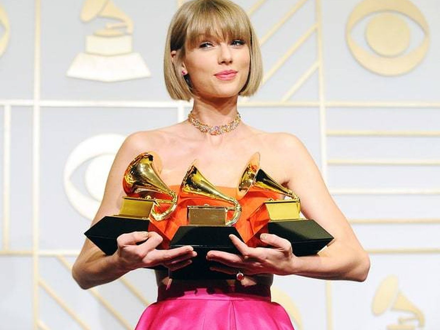 Taylor Swift con sus tres Grammys (Gtres)