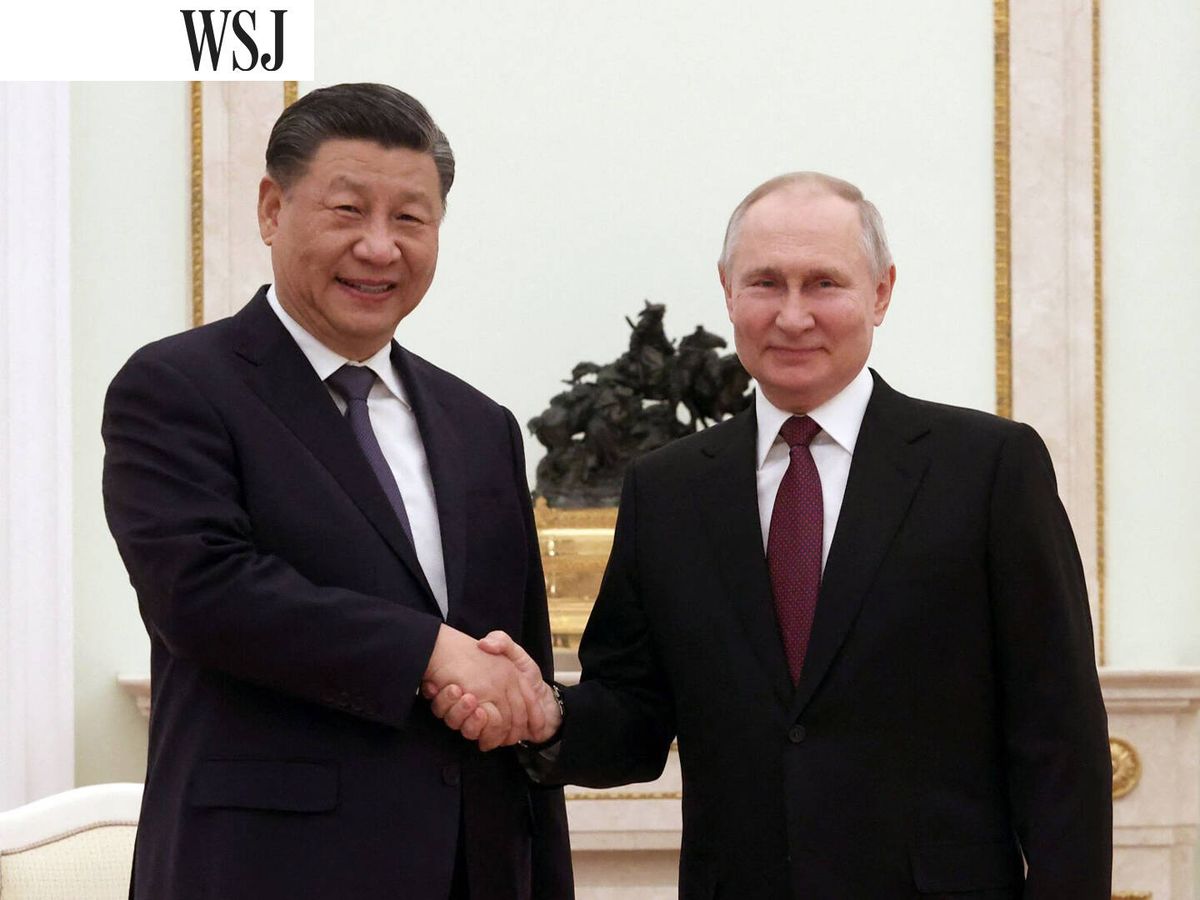 Foto: Xi Jinping y Vladímir Putin, en una reunión informal en Moscú este lunes. (Reuters/Pool/Sputnik/Sergei Karpukhin)