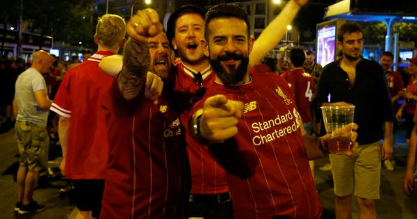 Foto: Fans del Liverpool tras la final de la Champions. (Reuters)