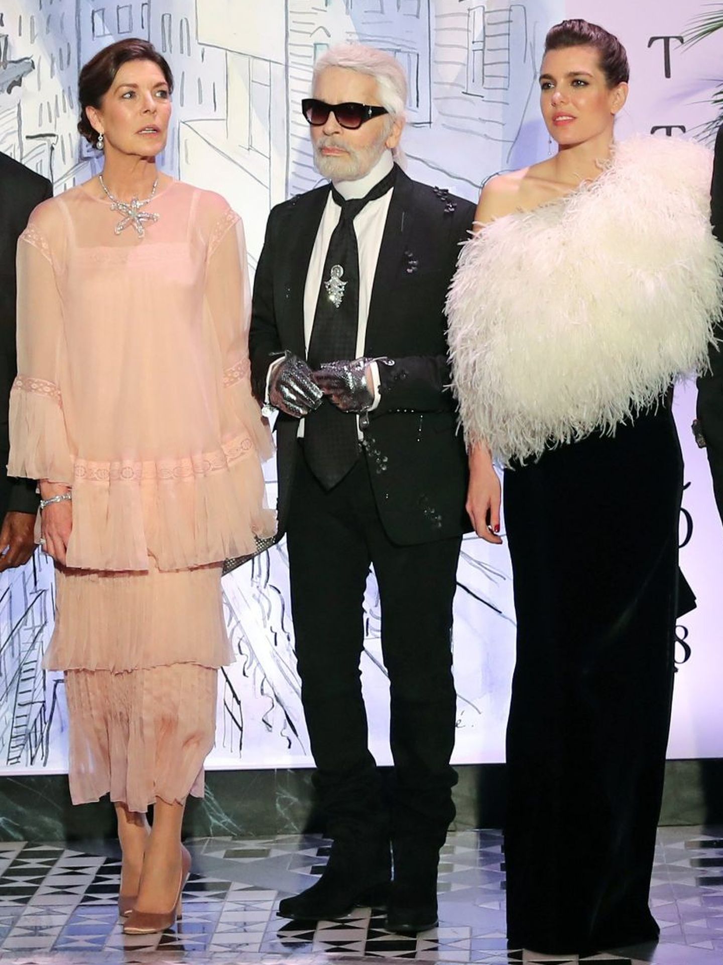 Carolina de Mónaco, con Karl Lagerfeld y Carlota Casiraghi en el Baile de la Rosa de 2018. (EFE/Pool/Valery Hache)