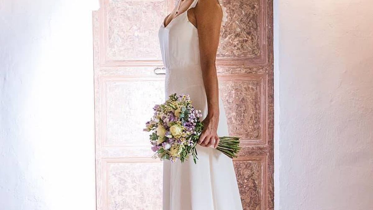 El vestido de novia de Sandra Sabatés, sexy y sencillo, puede ser tuyo