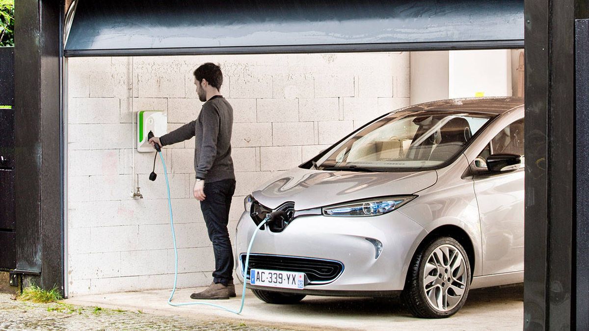 Saltarán los plomos: el garaje de tu casa no podrá soportar el 'boom' del coche eléctrico
