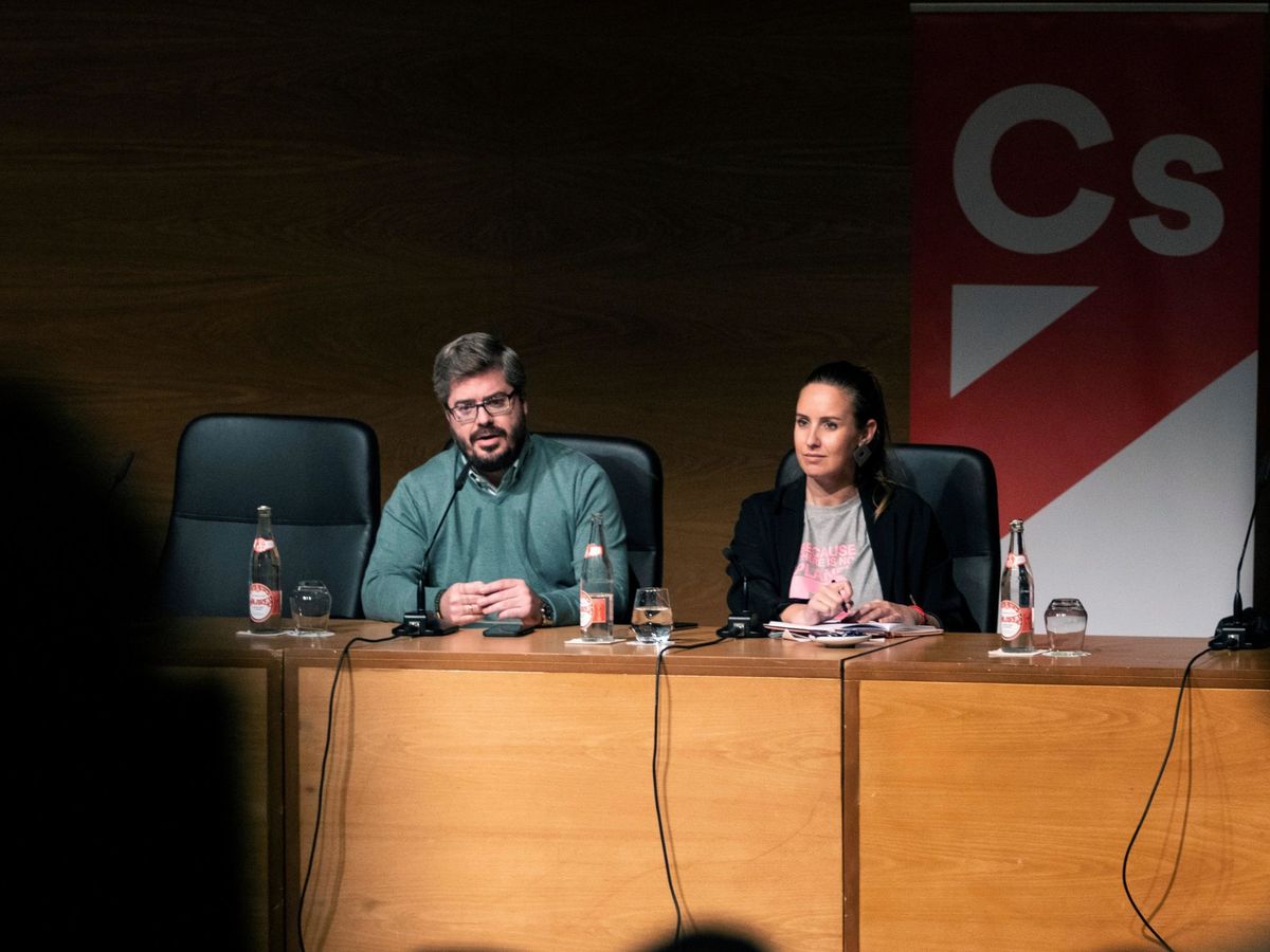 Foto: La portavoz de la Comisión Gestora de Ciudadanos (Cs), Melisa Rodríguez (d), y el responsable de Organización de dicho órgano, Fran Hervías. (EFE)