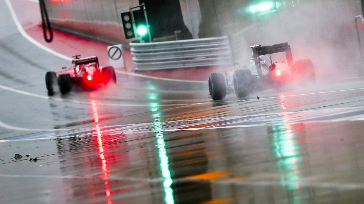 Pirelli estudia cómo 'volar' bajo la lluvia mientras McLaren recuerda de qué huye