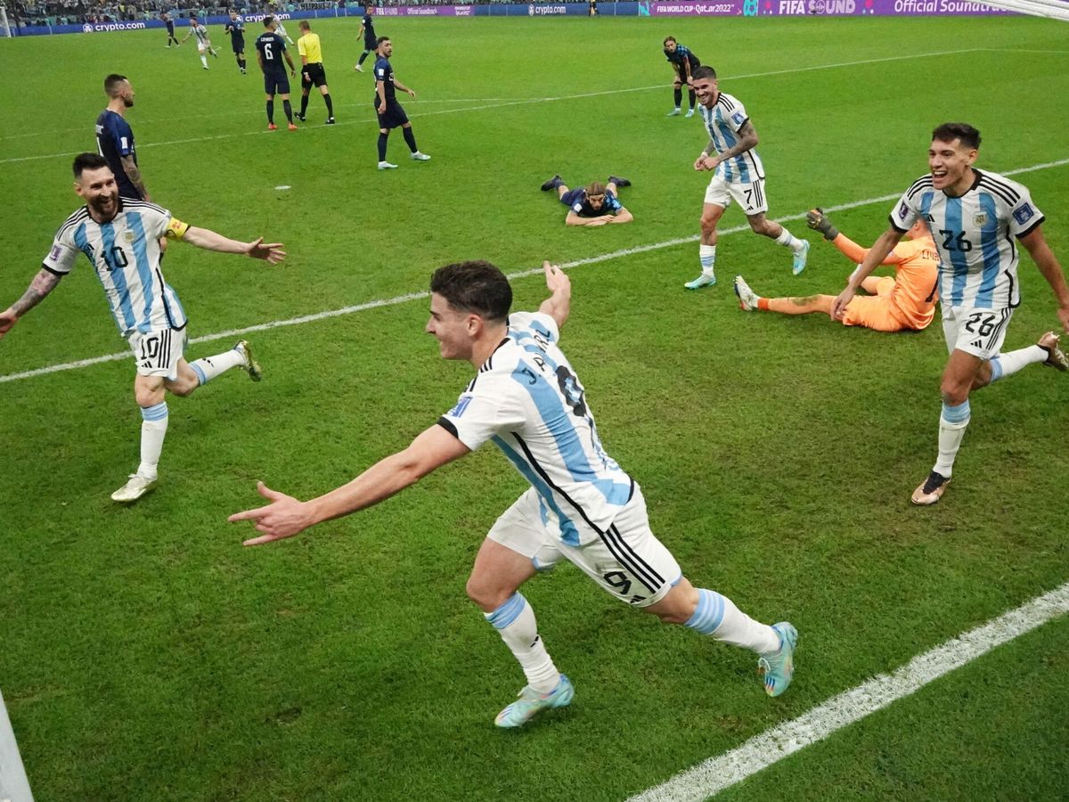 Foto: Los jugadores de la selección argentina celebran uno de los goles frente a Croacia en las semifinales del Mundial de Qatar (REUTERS/Carl Recine)