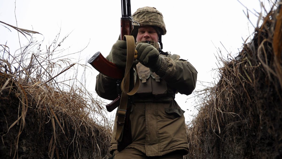 El miedo a una guerra en Ucrania penaliza las bolsas y aúpa al oro y al crudo