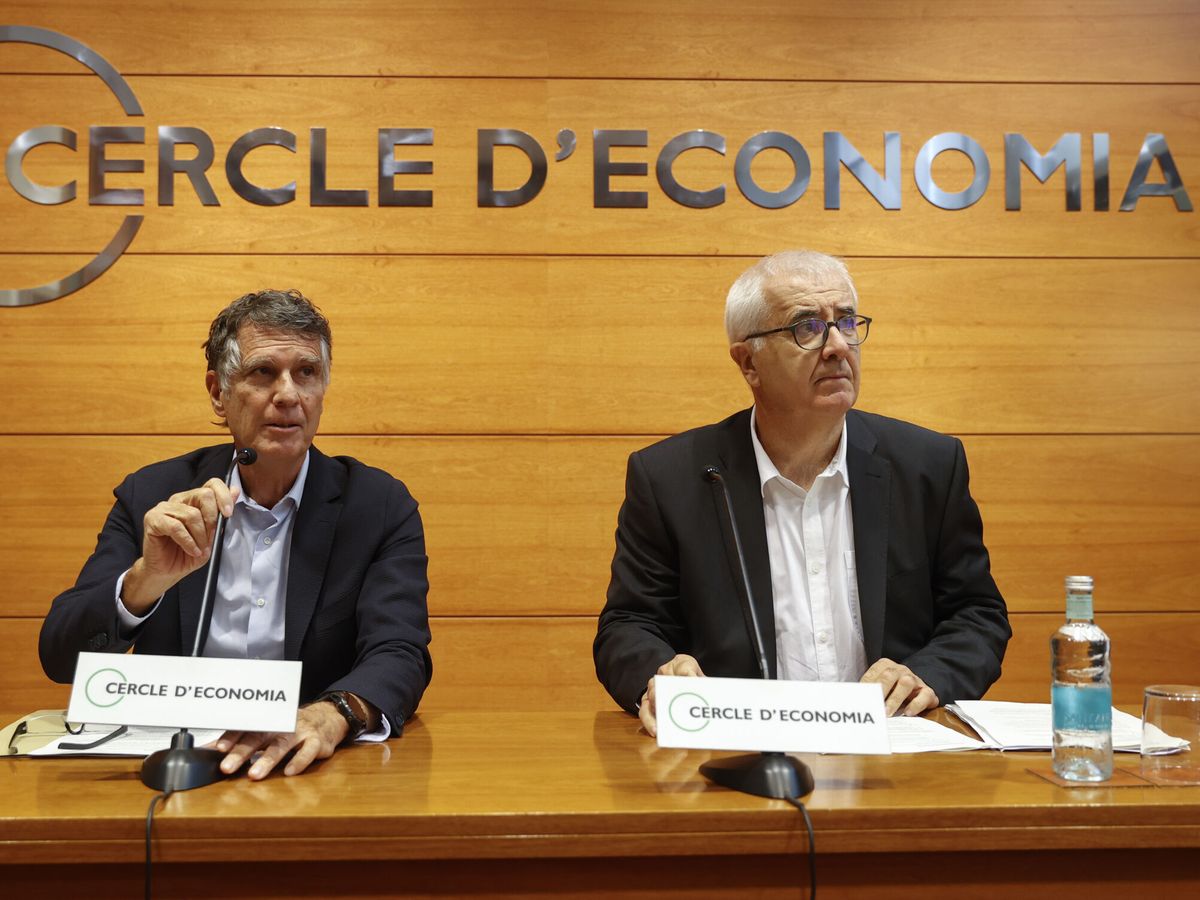 Foto: El presidente del Cercle d'Economia, Jaume Guardiola, y el director general, Miquel Nadal. (EFE/Toni Albir)