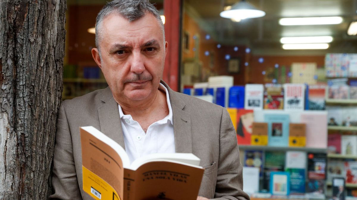 El escritor y poeta Manuel Vilas gana el Premio Nadal de novela