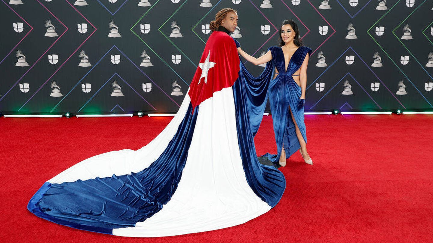 Yotuel y Beatriz Luengo, en la alfombra roja de los Latin Grammy 2021. (Getty)
