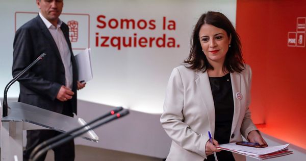 Foto: Adriana Lastra y Javier Izquierdo, vicesecretaria general y responsable de Formación del PSOE, este 12 de marzo en Ferraz. (EFE)