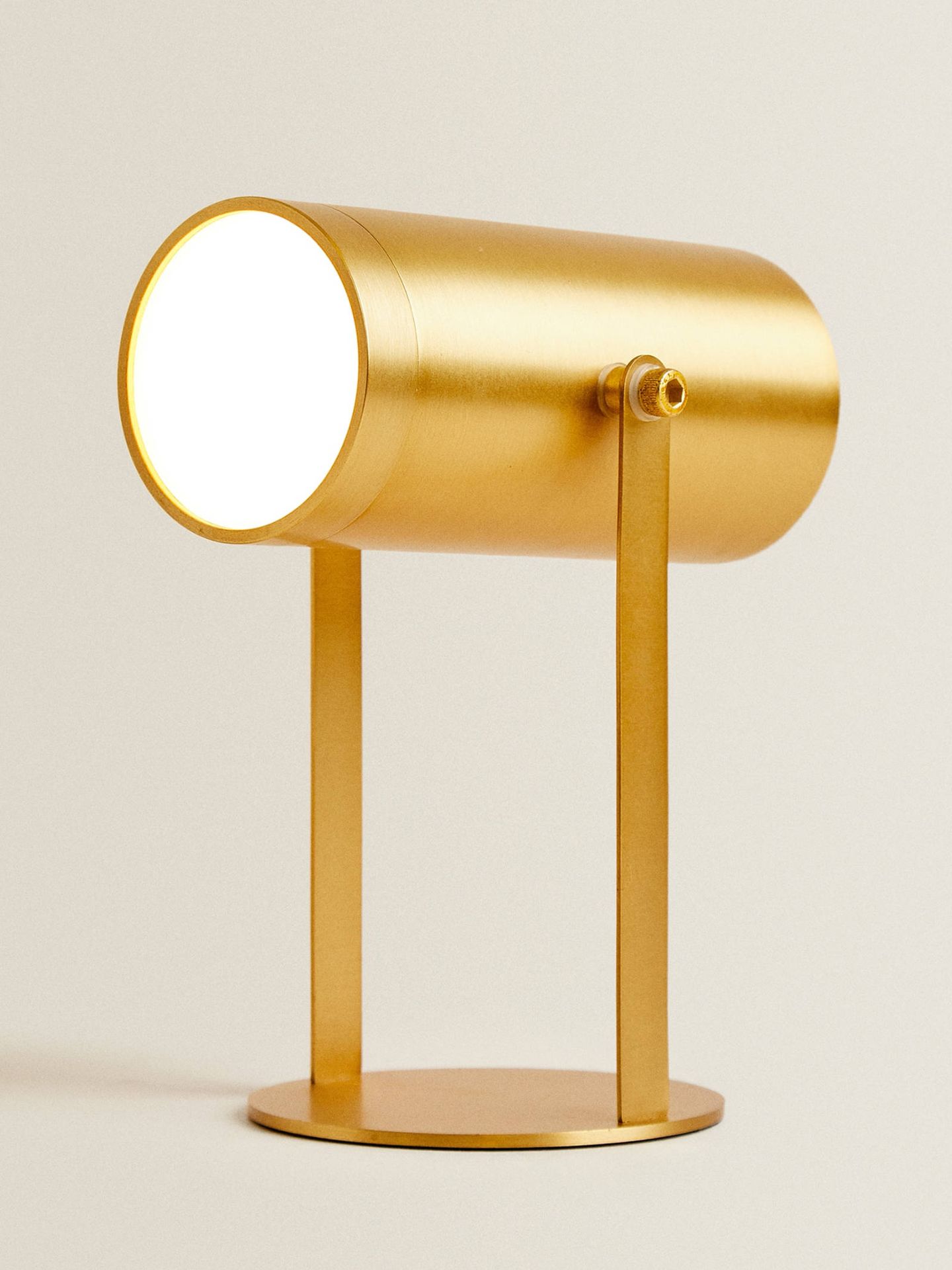 Esta lámpara sin cable de Zara Home ilumina tu casa y la llena de estilo