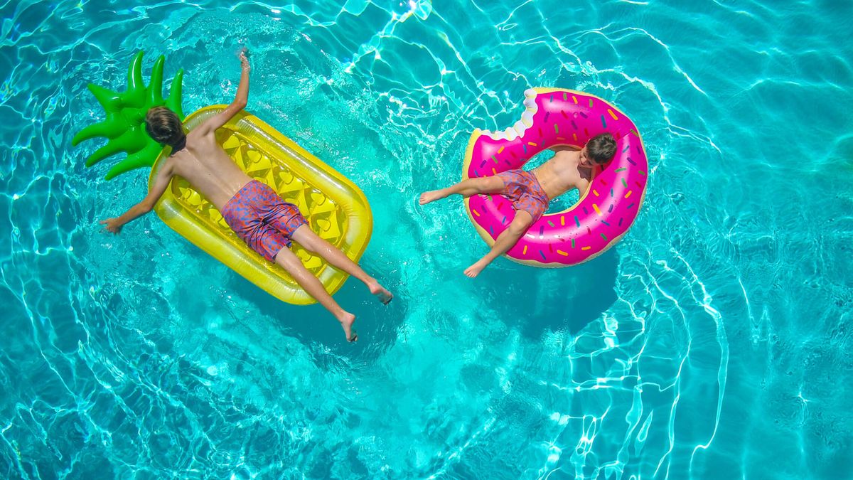 Comienza la época de piscinas: las colchonetas más divertidas para niños y adultos