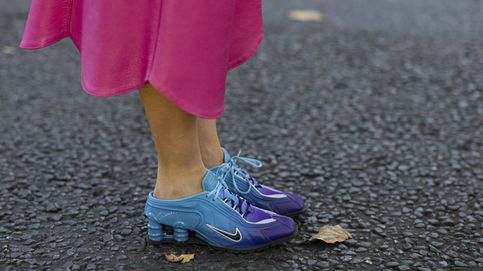 Así son las zapatillas de deporte que emulan a unas botas de fútbol y que causan furor entre las expertas en moda