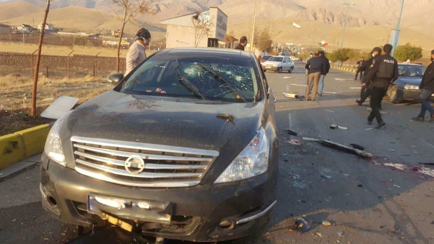 Imágenes tras el ataque al científico en las afueras de Teherán. (Reuters)