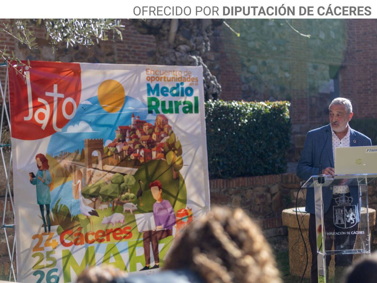 Foto: El presidente de la Diputación de Cáceres, Carlos Carlos Rodríguez, en la presentación de Jato. (Foto: cortesía)