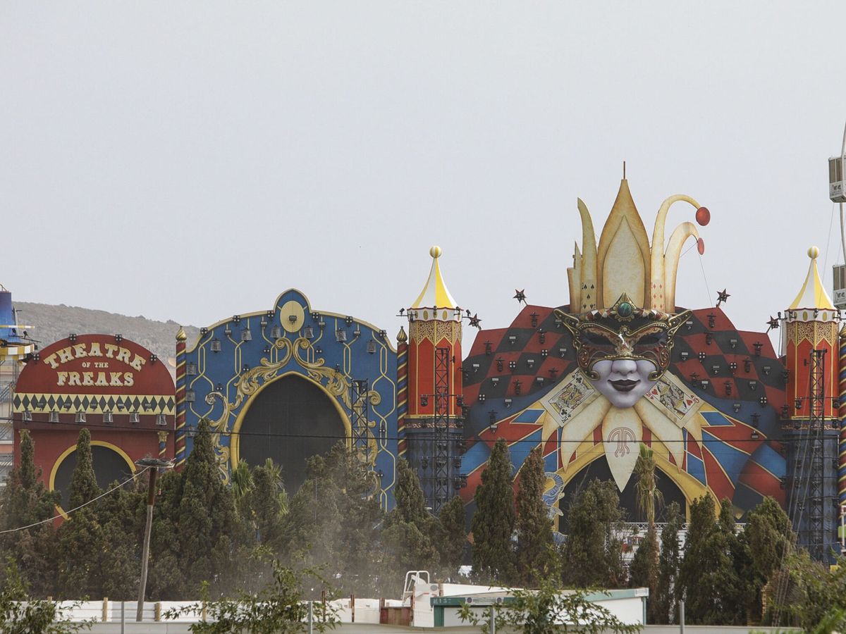 Foto:  Imagen tomada desde el exterior del recinto del escenario principal del Festival Medusa de Cullera. (EFE/Francés)