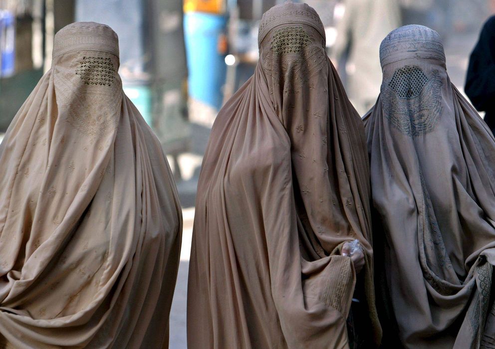 Foto: Unas mujeres con burka (Efe)