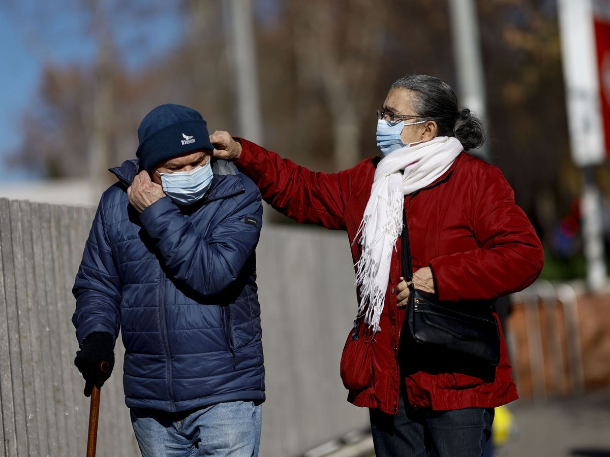 Sanidad y las comunidades aplazan dos días la decisión sobre el uso de  mascarillas por la gripe