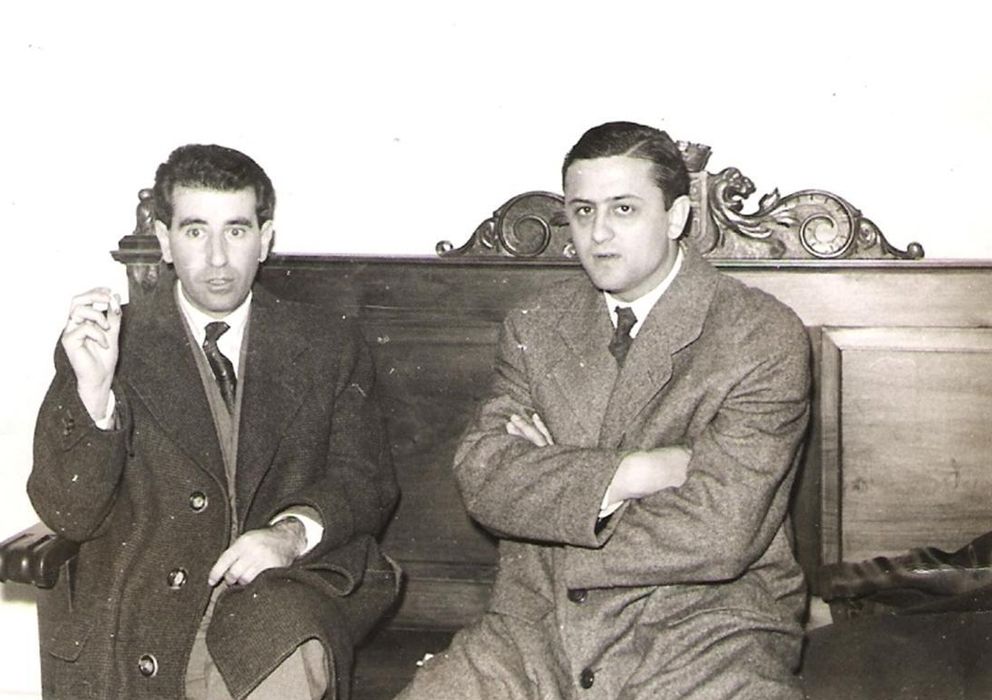 Foto: Carlos Castilla del Pino y Luis Martín Santos en la Universidad de Salamanca, 1957