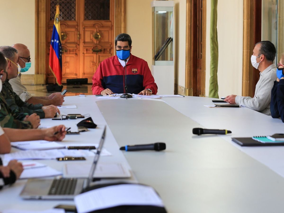 Foto: Maduro, en una reunión para abordar la situación del coronavirus en Venezuela (EFE)