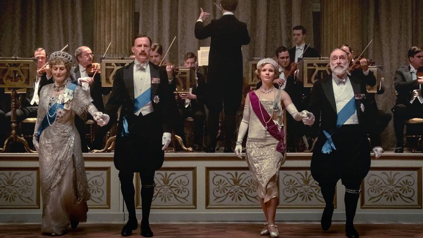 Los reyes de Inglaterra, fielmente representados en la película 'Downton Abbey'. (Cortesía)