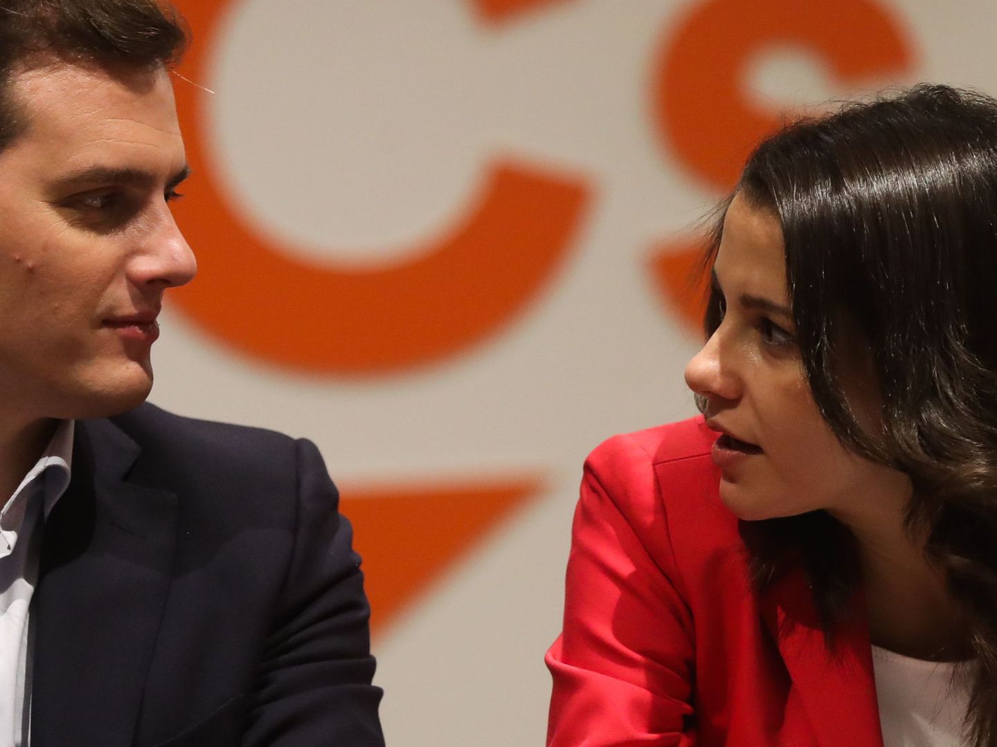 El presidente de Cs, Albert Rivera, y la ganadora de las elecciones del 21-D, Inés Arrimadas, el pasado 22 de diciembre en Barcelona. (EFE)