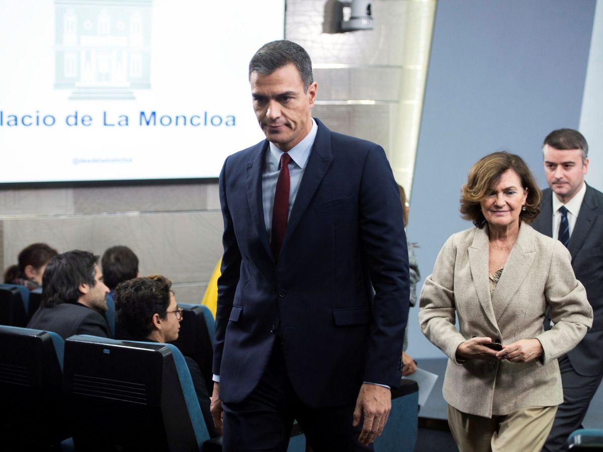Foto: El presidente del Gobierno, Pedro Sánchez, junto a Iván Redondo. (EFE)