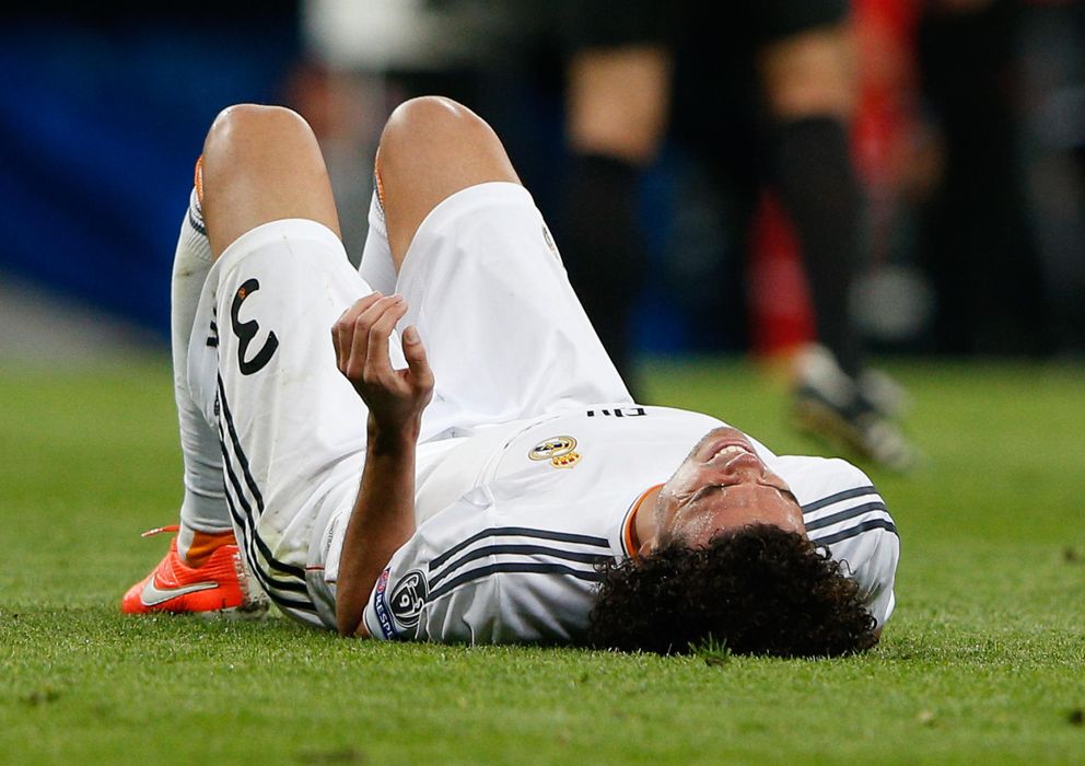 Foto: Pepe se duele tras una acción en un partido con el Real Madrid (Gtres). 