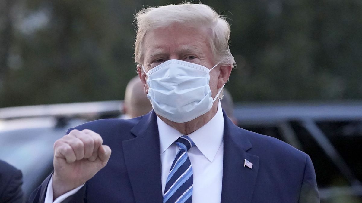Trump recula y firma finalmente el plan de ayuda económica contra el coronavirus