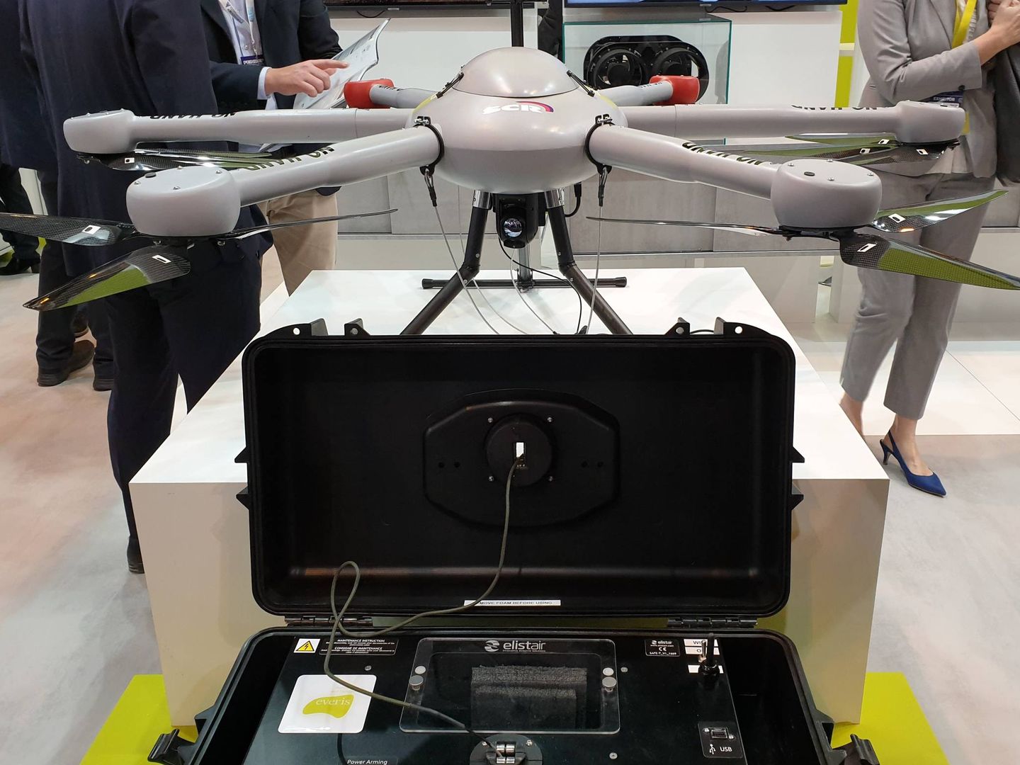 El dron cautivo Aster-T (Foto: J. Fernández)