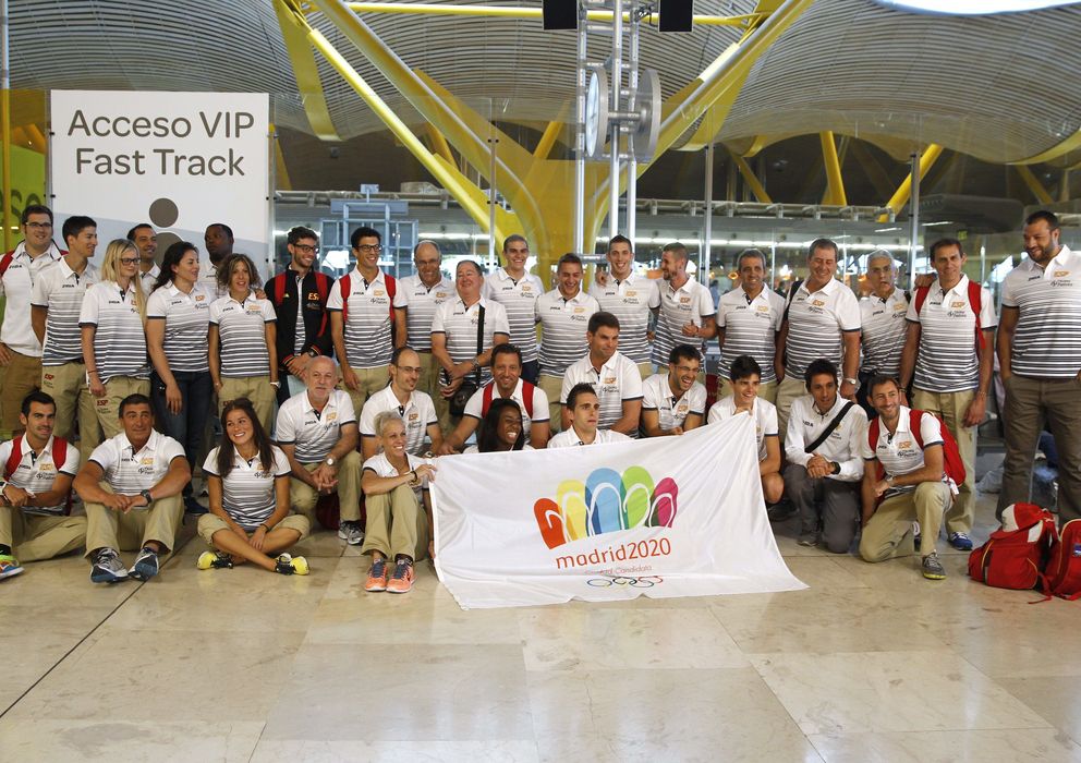 Foto: La selección española en el aeropuerto de Madrid