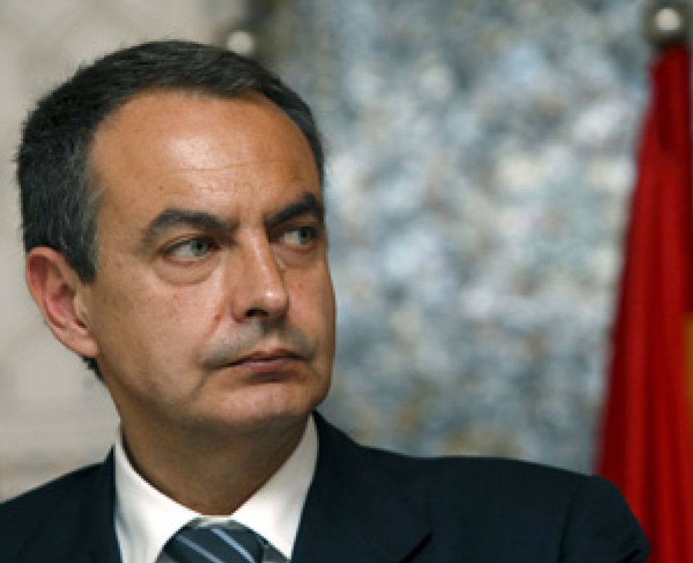 Foto: Los ciudadanos suspenden a Zapatero por su gestión de la crisis y Gallardón se convierte en el político mejor valorado