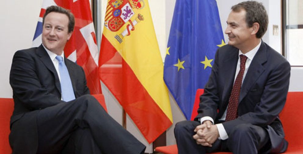 Foto: Zapatero se permite aconsejar a Cameron que acometa reformas cuanto antes
