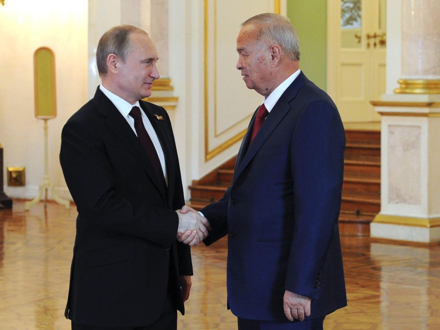 Islam Karímov con Vladímir Putin, durante una visita al Kremlin en mayo de 2015 (EFE)
