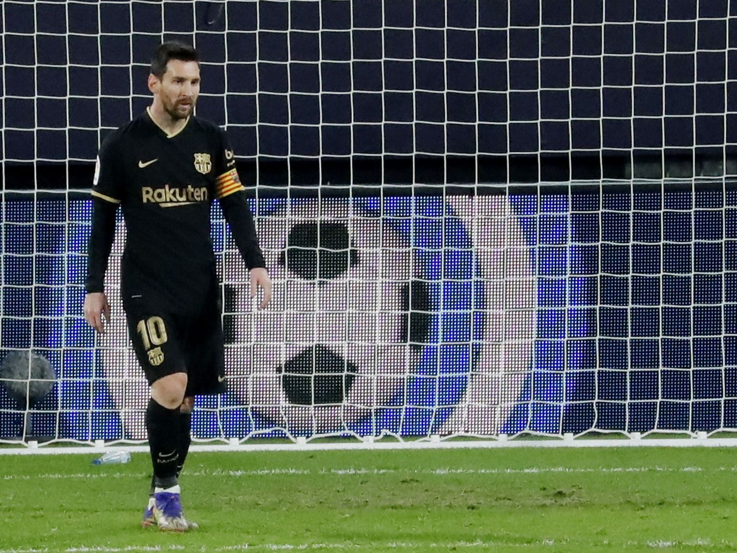 Messi, cabizbajo tras la derrota. (Reuters)
