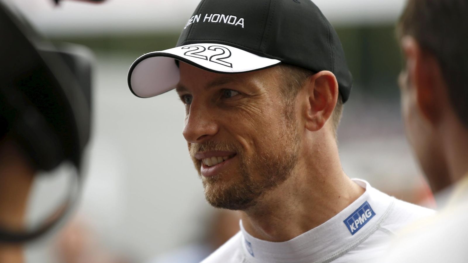 Foto: McLaren confirma que Jenson Button seguirá en la escudería británica la próxima temporada (Efe).